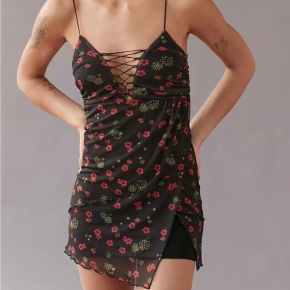 UO Women’s Petite Bright Side Lace-Up Mini Black Floral Dress! Brand New! - Picture 2 of 14